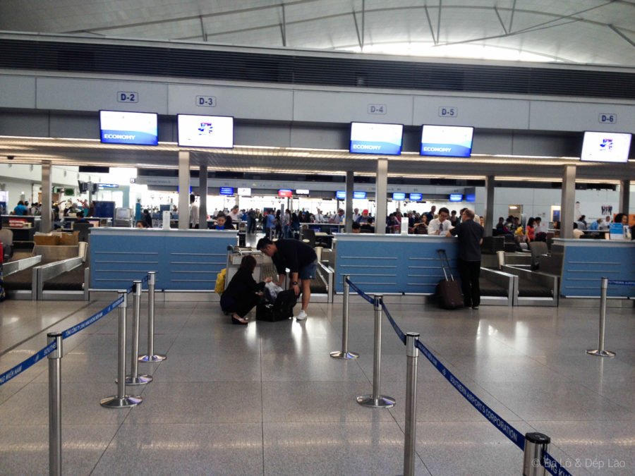 Khu vực làm thủ tục của Malaysia Airlines ở sân bay Tân Sơn Nhất